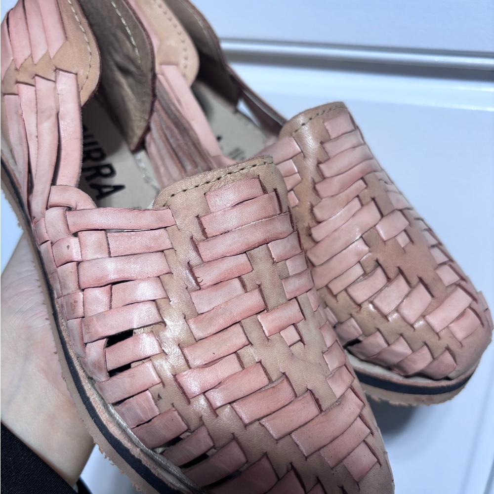 Cream/pink huaraches
